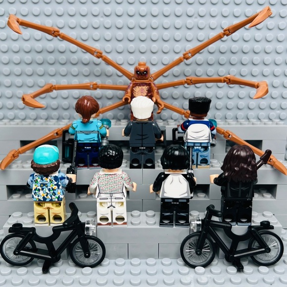 Stranger Things Custom Minifigures Lot of 8 - Picture 5 of 6